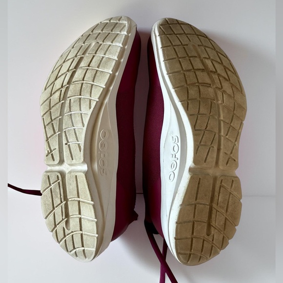 LIKE NEW OOFOS Magenta Athletic Shoes - Picture 6 of 7